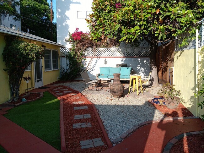 Foto del edificio - 10657 Woodbridge St