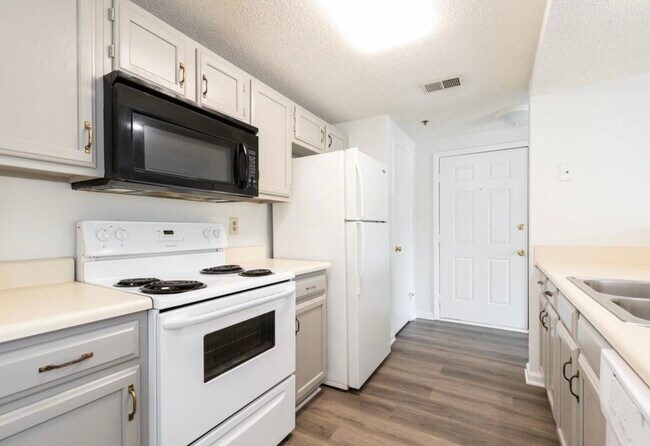 Building Photo - 1614 Arlyn Cir