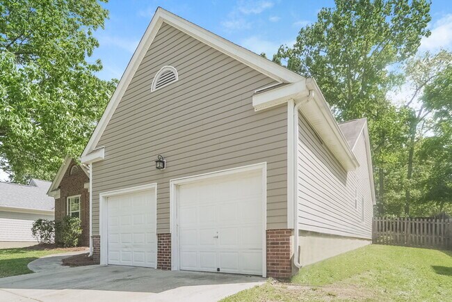 Building Photo - 5206 Haybridge Rd