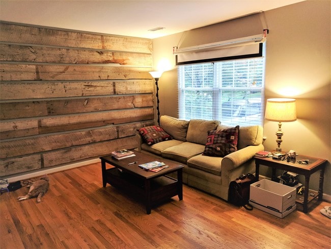 Building Photo - 142 Quince Ln