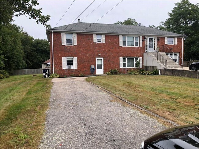 Foto del edificio - 388 Newcomb Rd