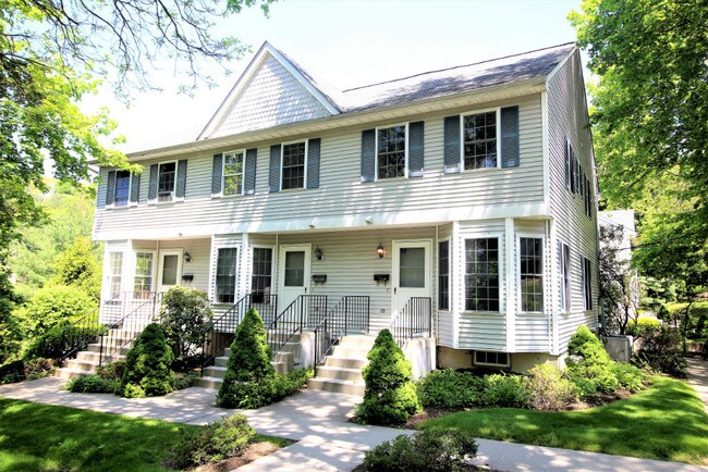 Building Photo - 33 N Moger Ave