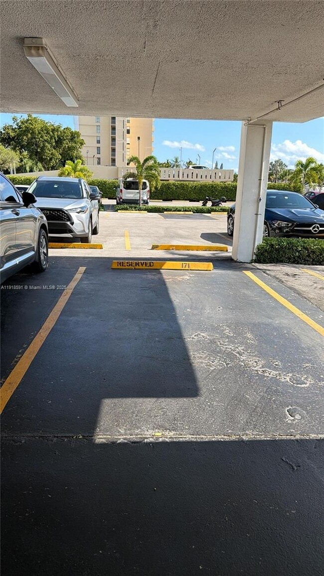 Foto del edificio - 2020 NE 135th St