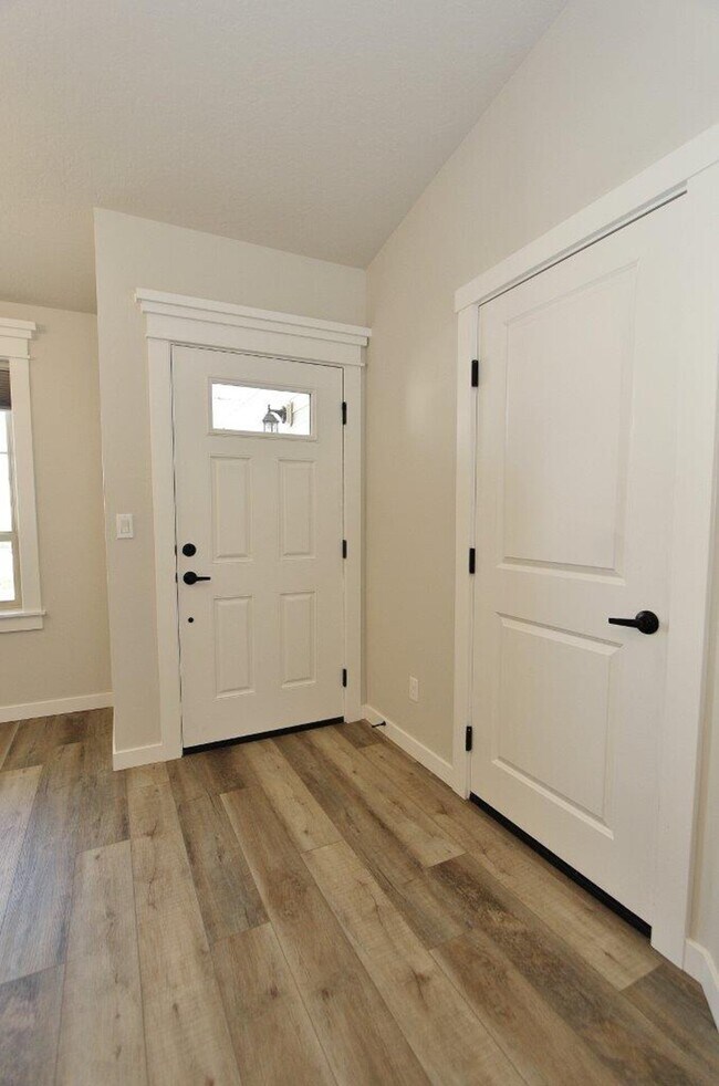 Building Photo - 1701 Netley Meridian