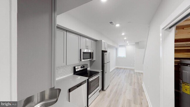 Building Photo - 537 N 36th St