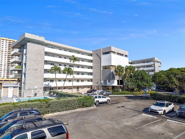Building Photo - 4000 NE 169th St