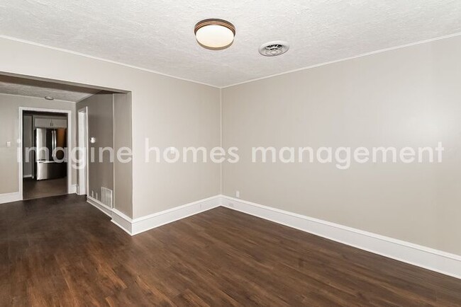 Building Photo - Charming 3 Bedroom Home in Minneapolis!