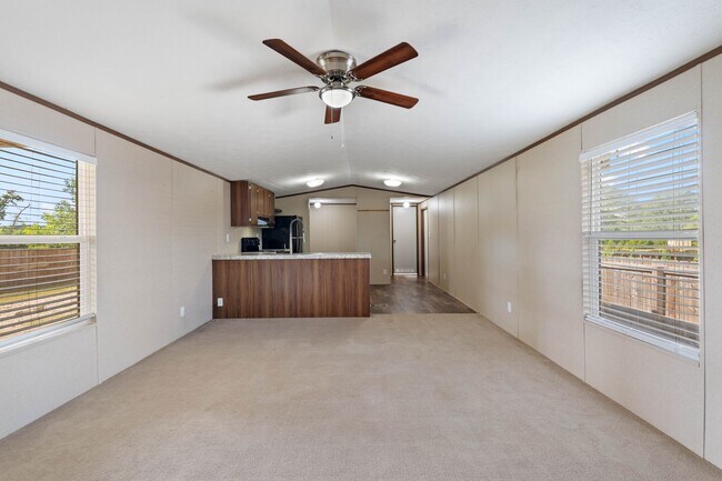 Foto del edificio - 16543 Tremont Dr