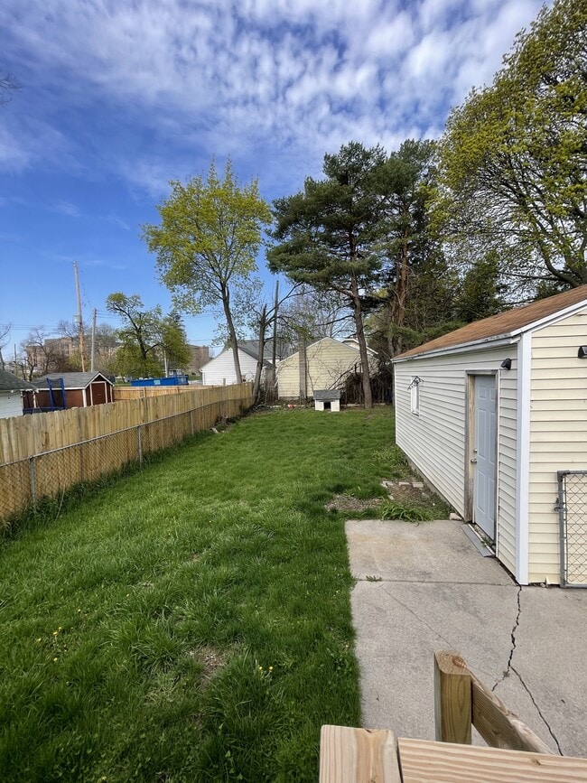 Foto del edificio - 2528 Forest Ave