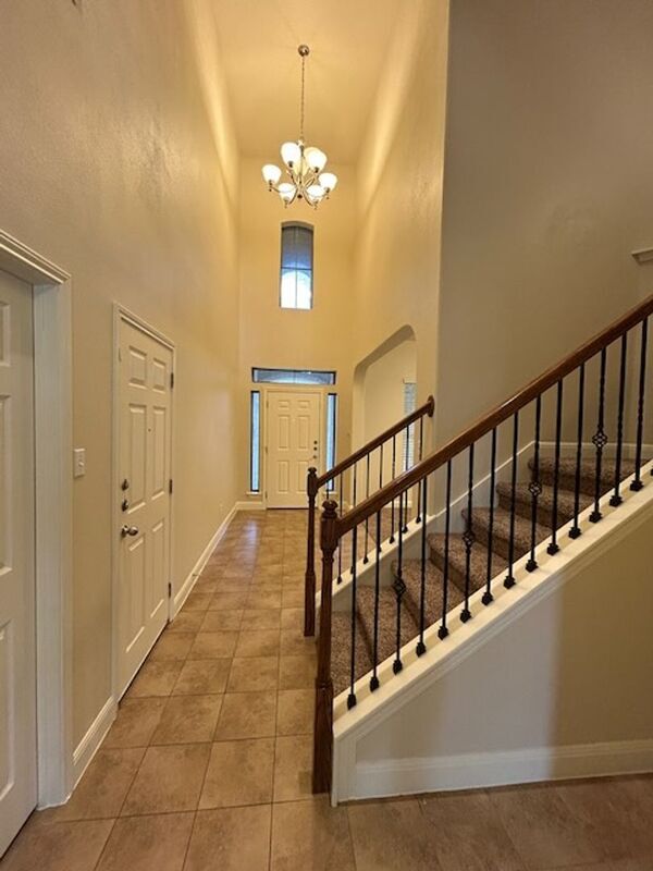 Building Photo - 706 Harwood Dr