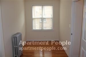 Building Photo - 916 W Dakin St