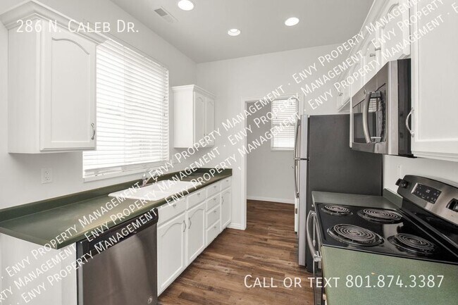 Building Photo - Beautiful 3 Bed - 2 Bath Pet Friendly Home...