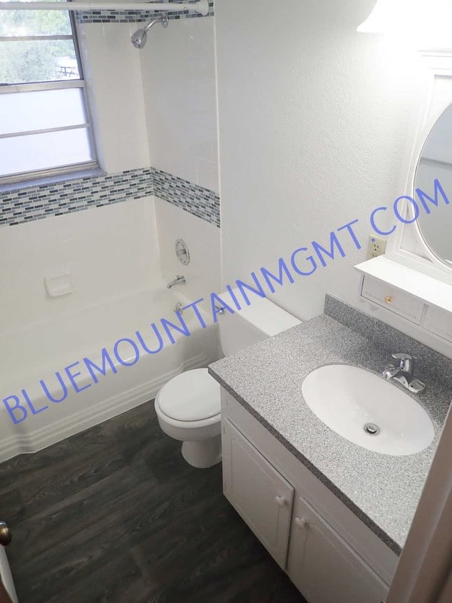Building Photo - 2 br, 1.5 bath Apartment - 8 Sommerlyn Road