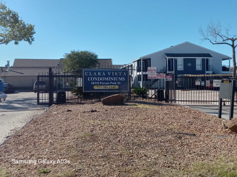 Building Photo - 10110 Forum Park Dr