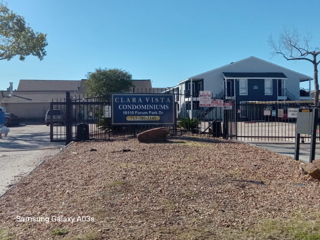 Building Photo - 10110 Forum Park Dr