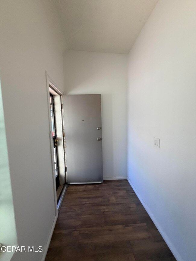 Foto del edificio - 2221 Bassett Ave