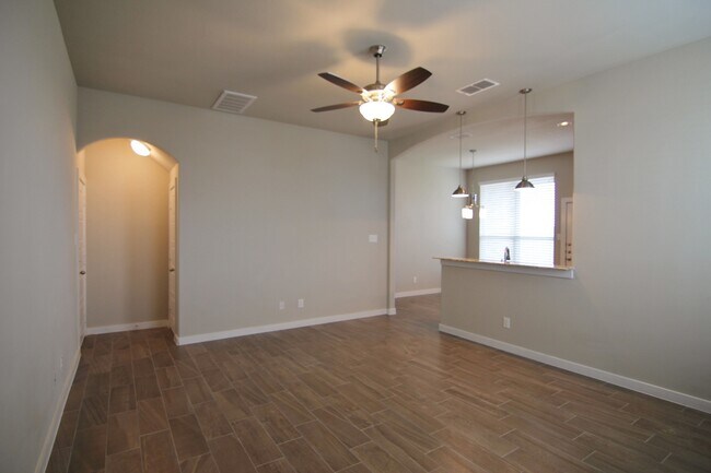 Building Photo - Near Creekside Shopping & Restaurants /  F...
