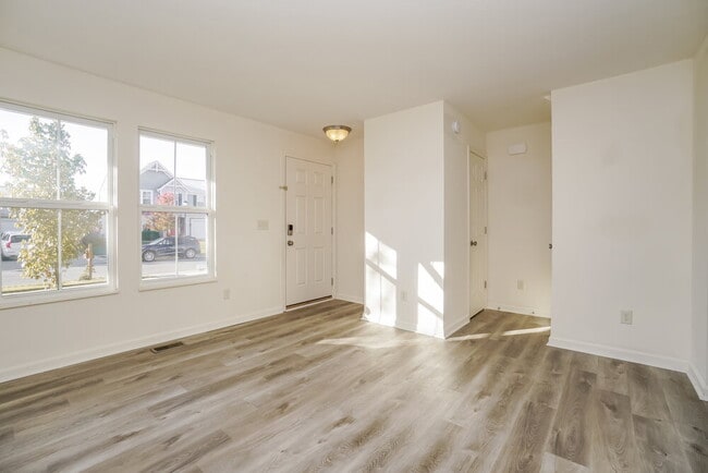 Foto del edificio - 7560 Maple Trunk Dr