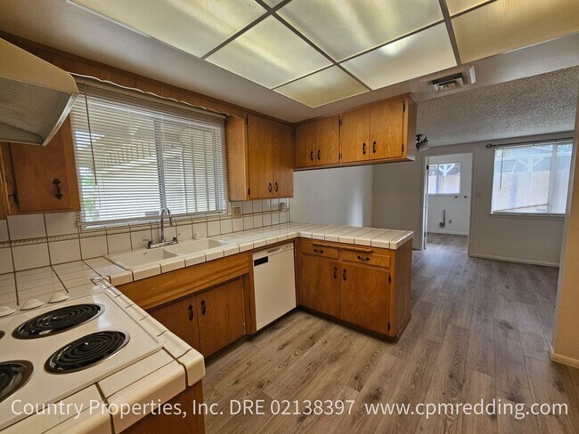 Foto del edificio - Spacious 3-Bedroom 2-Bathroom Home in Mary Lake Subdivision Available Now!