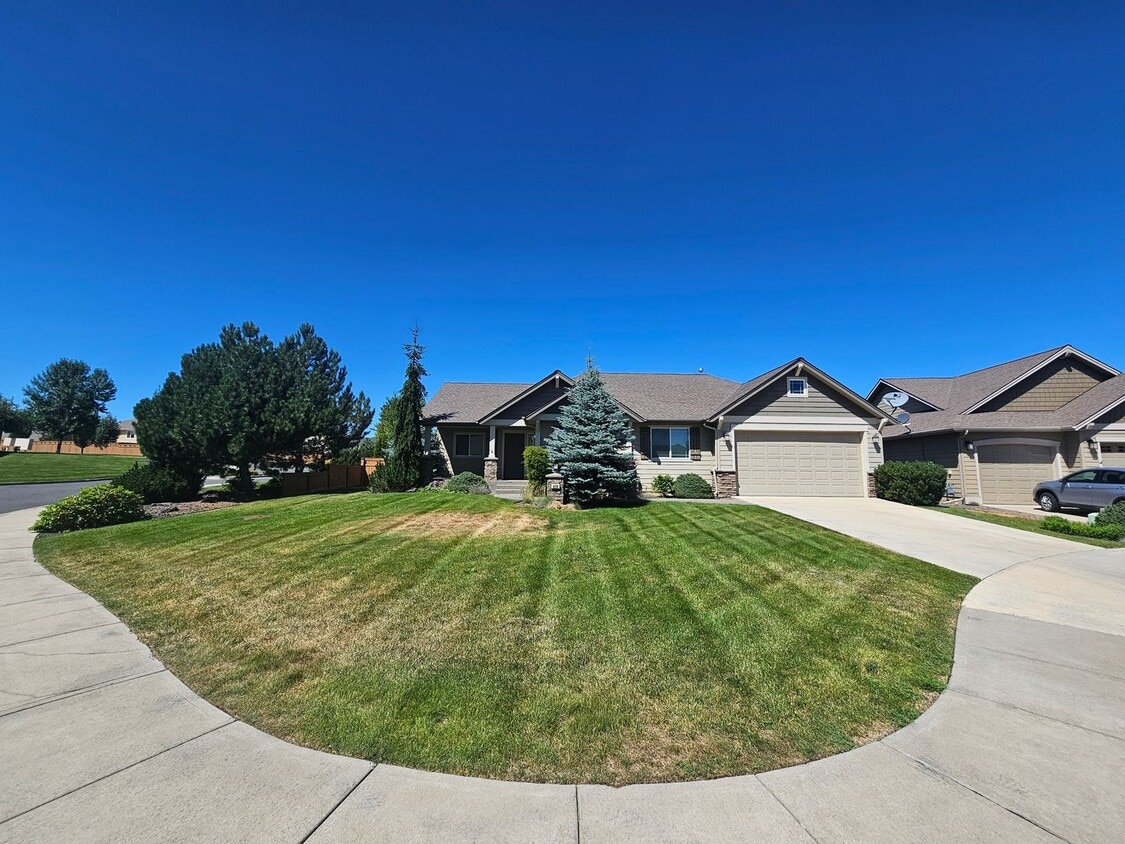 Foto principal - Beautiful Updated Home