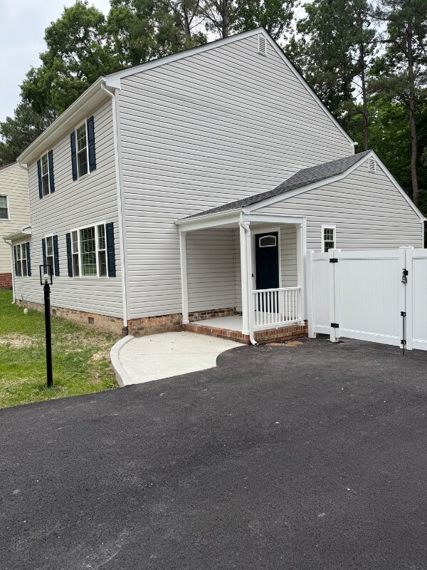 Foto del edificio - 2429 Crowncrest Dr