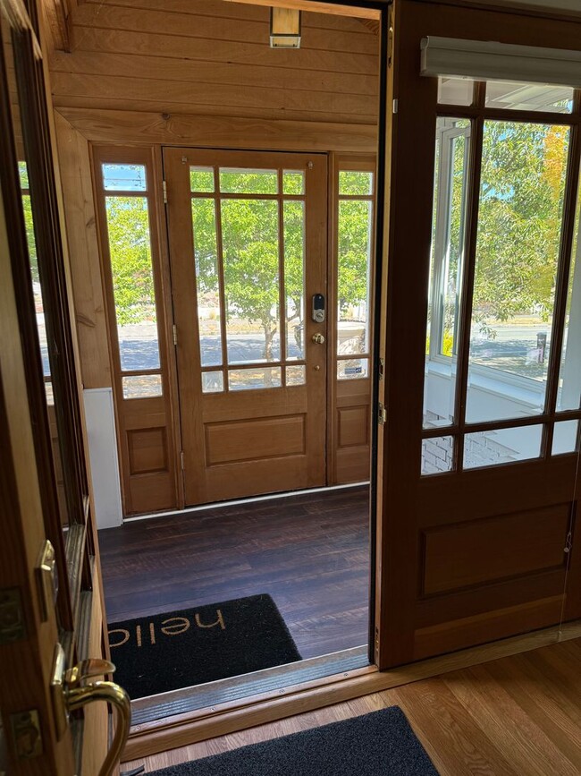 Foto del edificio - 2BR + Office Seward Park Home w/ A/C & 125...