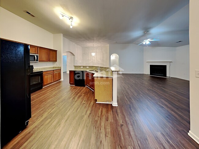 Building Photo - 16 Slow Creek Dr