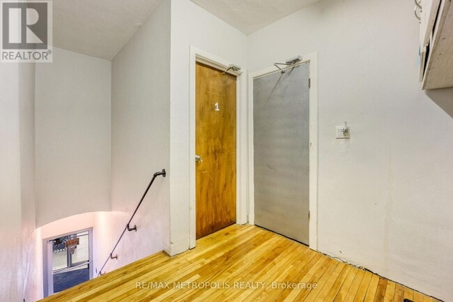 Building Photo - 1548 St Clair Pkwy