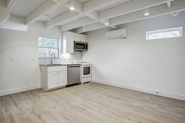 Building Photo - 7407 Rusk St