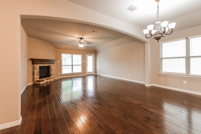 Foto del edificio - 121 Pleasant Hill Ln
