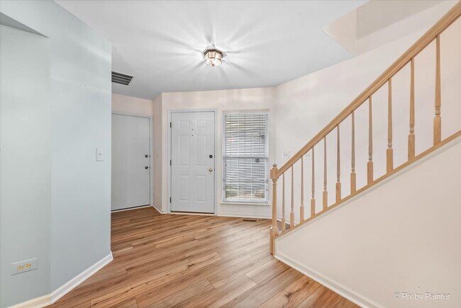 Building Photo - 8 Stonegate Ct