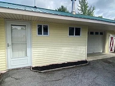 Building Photo - 156 Thornton Rd