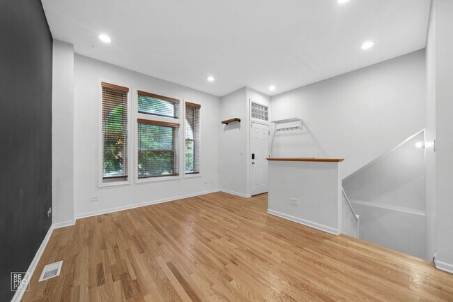 Photo - Spacious and Modern Wicker Park Duplex House