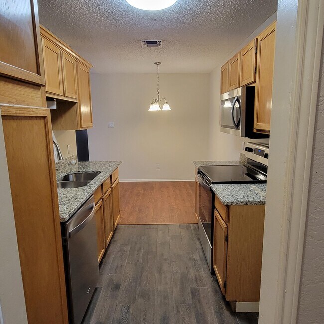 Building Photo - 5806 Silver Sage Dr