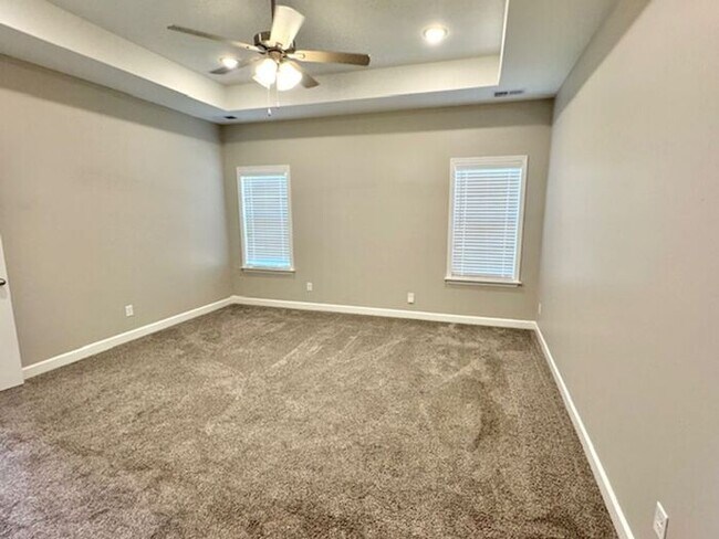 Foto del edificio - Now Leasing a 5-bedroom 3 bath home in Hor...