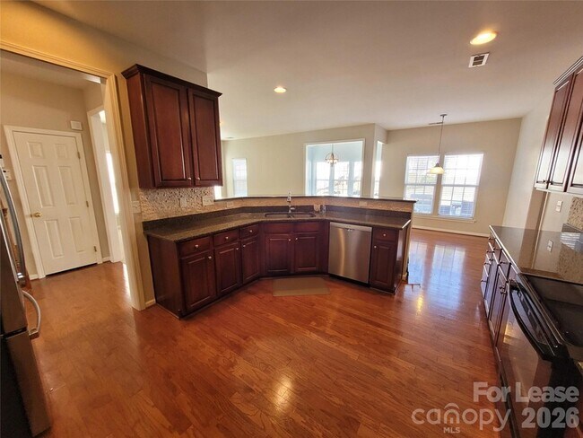 Foto del edificio - 2728 Sunberry Ln NW