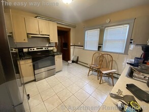 Building Photo - 2-4 Goldsmith Ave Unit #1