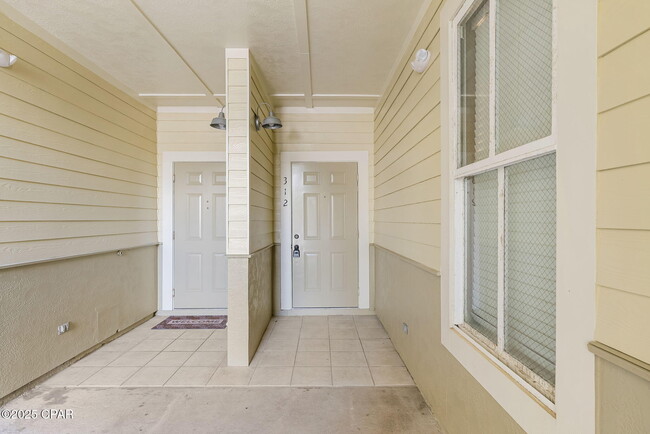 Building Photo - 11 S Wildflower Dr