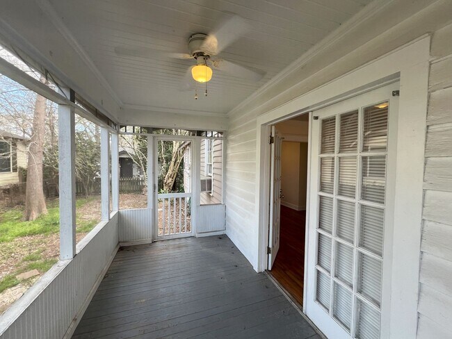 Building Photo - 843 Ingleside Dr