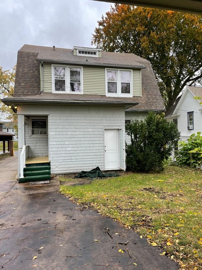 Building Photo - Well-Maintained 4-Bedroom Home with Historical Charm Near Downtown Jackson