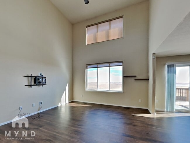 Building Photo - 6365 San Mateo Dr