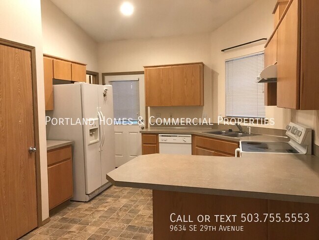 Building Photo - Single-level, Milwaukie Home