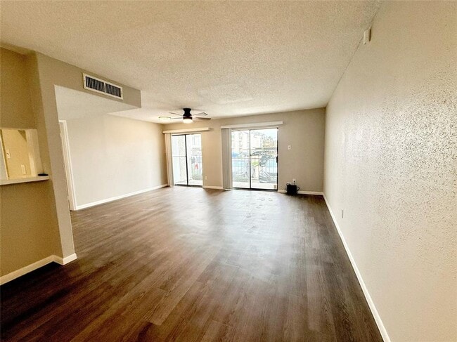 Building Photo - 2816 S Bartell Dr