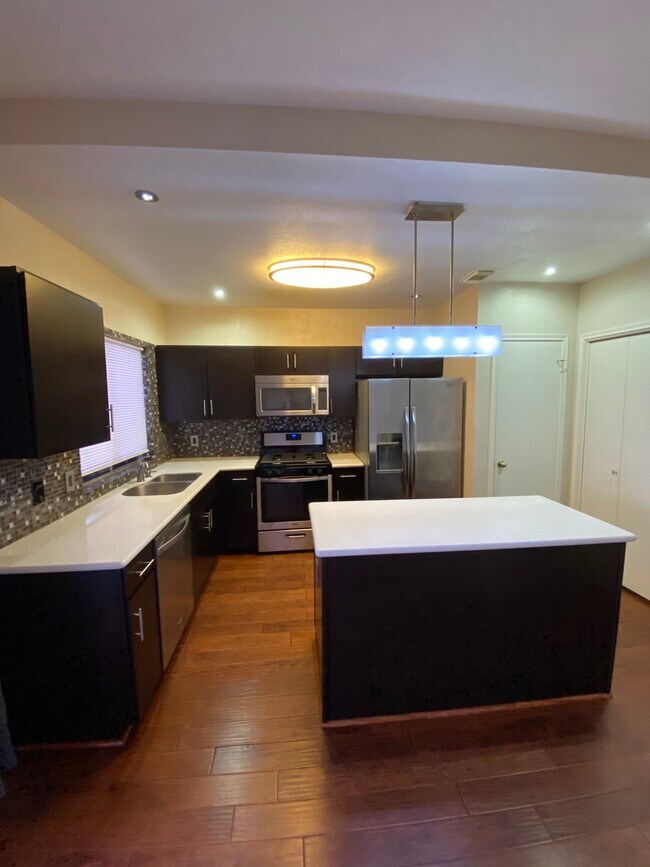 Modern style kitchen - 2910 Grants Lake Blvd