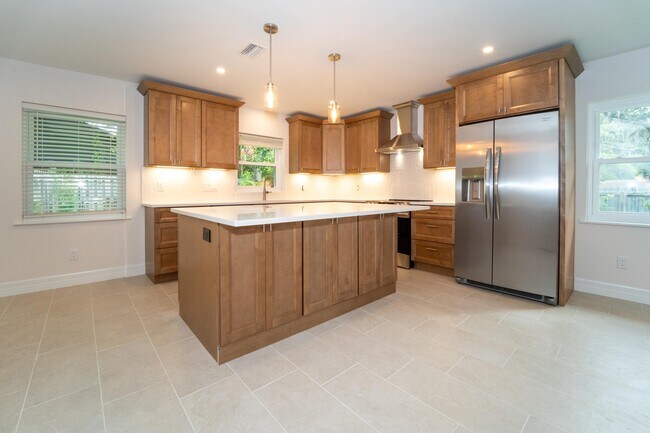 Building Photo - 22 1/2 Fancher Ct