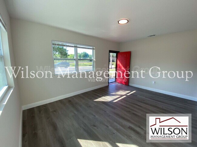 Building Photo - 1904 SW Rd