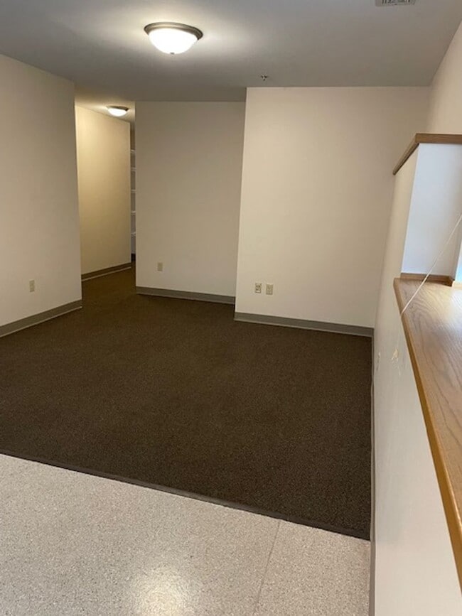 Building Photo - lcm325