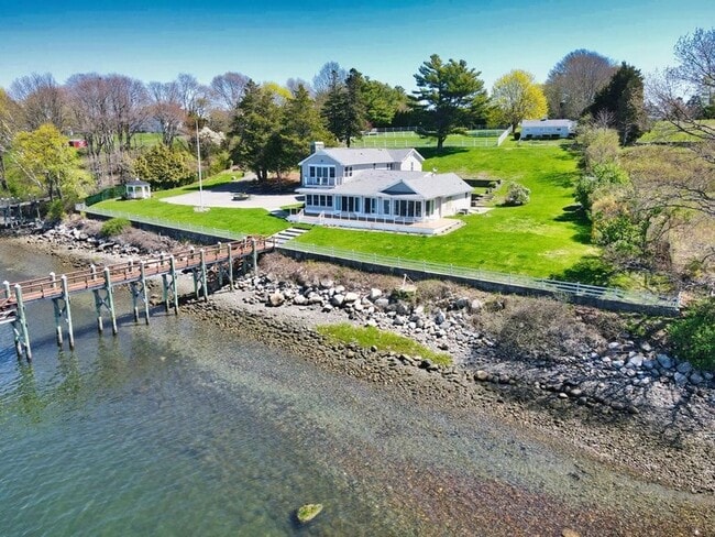 Building Photo - 149 Nanaquaket Rd