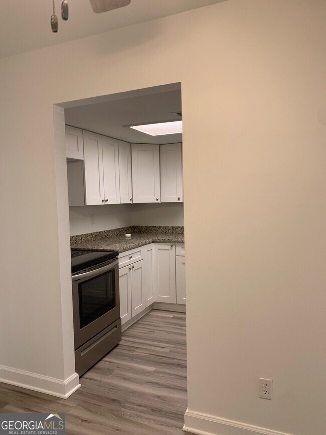 Foto del edificio - 695 Douglas Dr