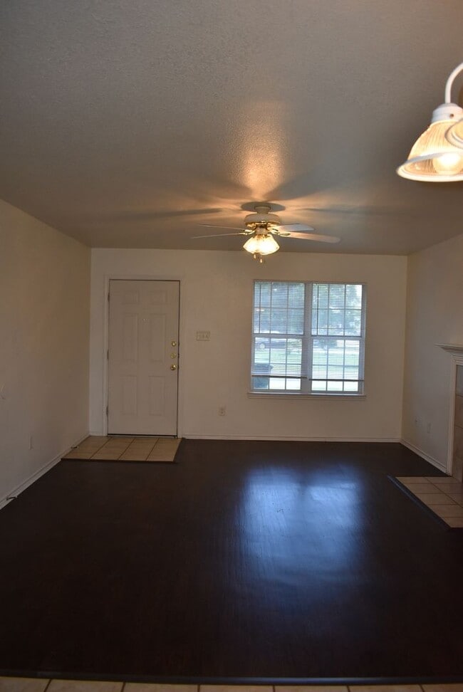 Building Photo - 2316 Wildewood Dr